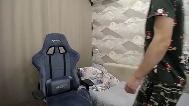 Snapshot of SerzhKorol1 chatting on October 24, 6:43 am SerzhKorol1 online show from October 24, 6:43 am