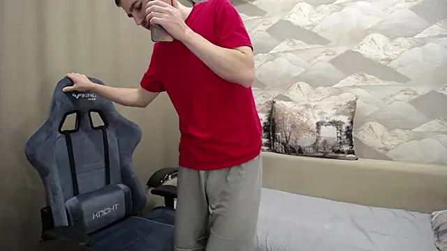 Snapshot of SerzhKorol1 chatting on November 20, 4:56 am SerzhKorol1 online show from November 20, 4:56 am