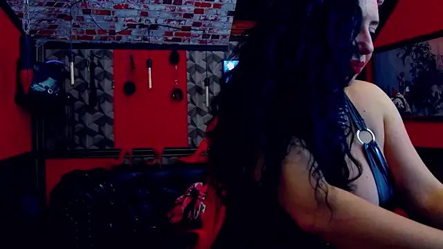 Snapshot of DommeBellatrix chatting on February 16, 4:42 pm DommeBellatrix online show from February 16, 4:42 pm