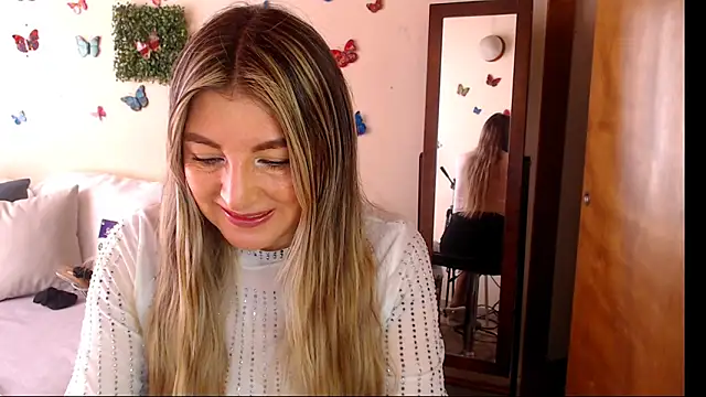 Snapshot of Jolie-Mature chatting on May 17, 6:04 pm Jolie-Mature online show from May 17, 6:04 pm