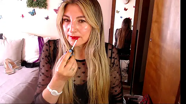 Snapshot of Jolie-Mature chatting on June 2, 9:17 pm Jolie-Mature online show from June 2, 9:17 pm