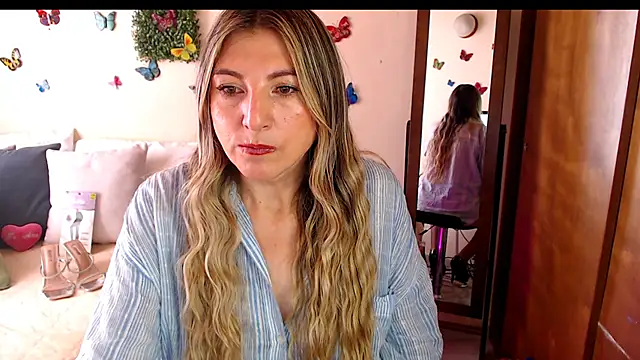 Snapshot of Jolie-Mature chatting on June 24, 8:08 pm Jolie-Mature online show from June 24, 8:08 pm