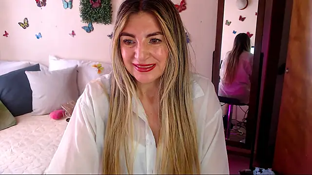 Snapshot of Jolie-Mature chatting on July 27, 8:49 pm Jolie-Mature online show from July 27, 8:49 pm