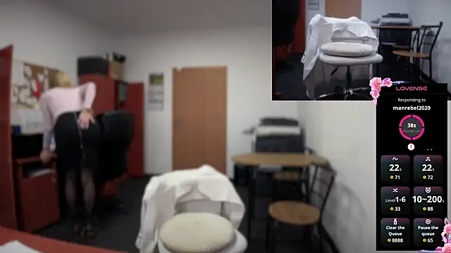 Snapshot of legsLONG chatting on January 7, 7:42 am legsLONG online show from January 7, 7:42 am