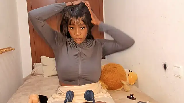 viioolleettaa online show from March 17, 7:06 pm