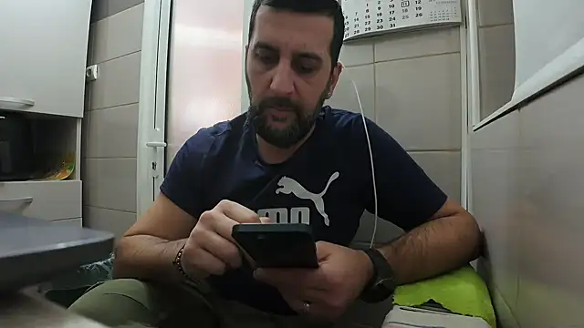 Snapshot of TigerOne19 chatting on January 15, 5:15 pm TigerOne19 online show from January 15, 5:15 pm