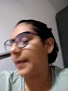 Snapshot of DanielleEvans_ chatting on February 6, 10:59 am DanielleEvans online show from February 6, 10:59 am