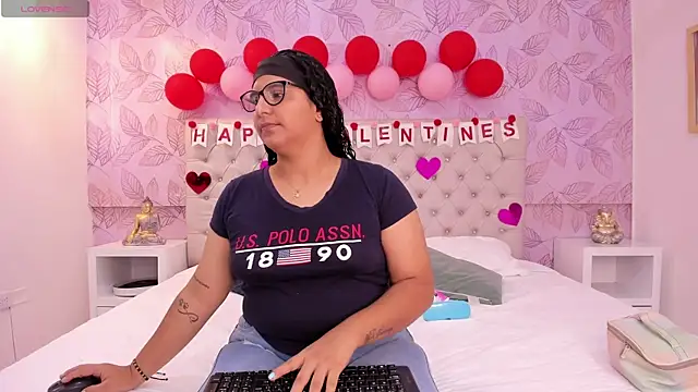 Snapshot of DanielleEvans_ chatting on February 15, 11:28 am DanielleEvans online show from February 15, 11:28 am