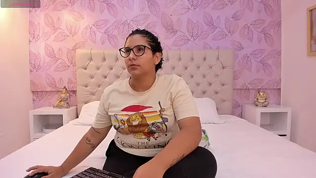 Snapshot of DanielleEvans_ chatting on February 20, 11:09 am DanielleEvans online show from February 20, 11:09 am