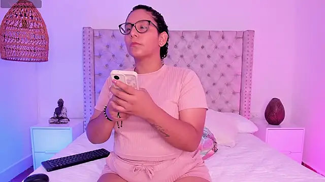Snapshot of DanielleEvans_ chatting on March 6, 11:25 am DanielleEvans online show from March 6, 11:25 am