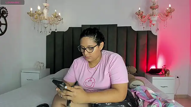 Snapshot of DanielleEvans_ chatting on September 9, 11:32 am DanielleEvans online show from September 9, 11:32 am