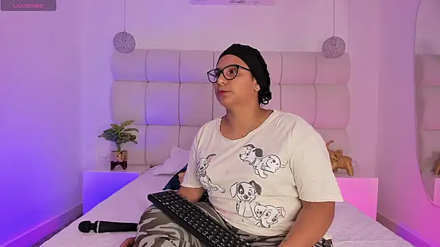 Snapshot of DanielleEvans_ chatting on September 12, 11:21 am DanielleEvans online show from September 12, 11:21 am