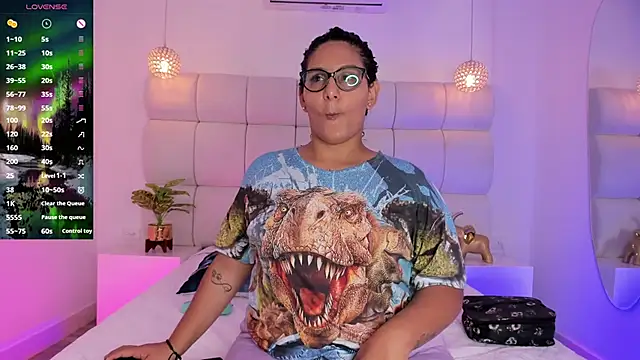 Snapshot of DanielleEvans_ chatting on September 18, 11:23 am DanielleEvans online show from September 18, 11:23 am