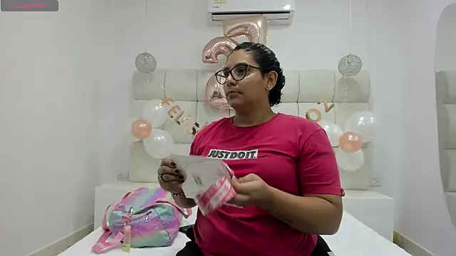 Snapshot of DanielleEvans_ chatting on October 10, 11:42 am DanielleEvans online show from October 10, 11:42 am