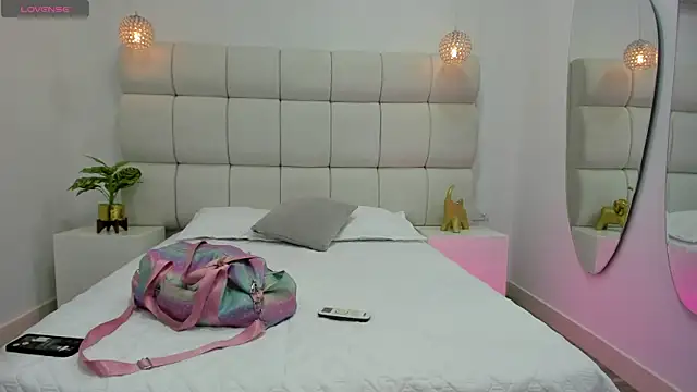 Snapshot of DanielleEvans_ chatting on October 17, 11:24 am DanielleEvans online show from October 17, 11:24 am