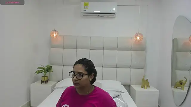 Snapshot of DanielleEvans_ chatting on October 19, 11:22 am DanielleEvans online show from October 19, 11:22 am