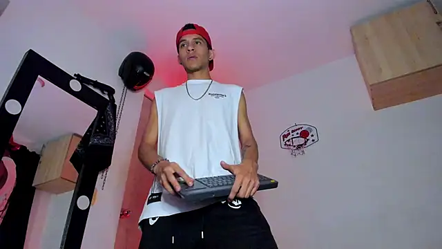 Samuel Suarez online show from January 8, 1:30 am