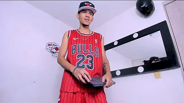 Samuel Suarez online show from May 3, 3:45 am