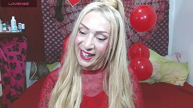 Snapshot of elena_evans chatting on February 14, 6:40 pm elena evans online show from February 14, 6:40 pm