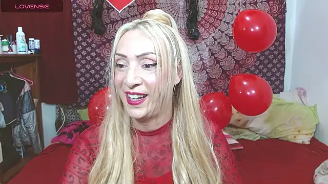Snapshot of elena_evans chatting on February 14, 9:43 pm elena evans online show from February 14, 9:43 pm