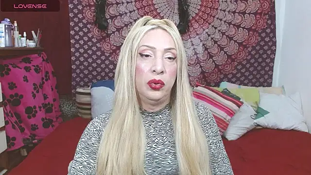 Snapshot of elena_evans chatting on March 5, 3:51 pm elena evans online show from March 5, 3:51 pm
