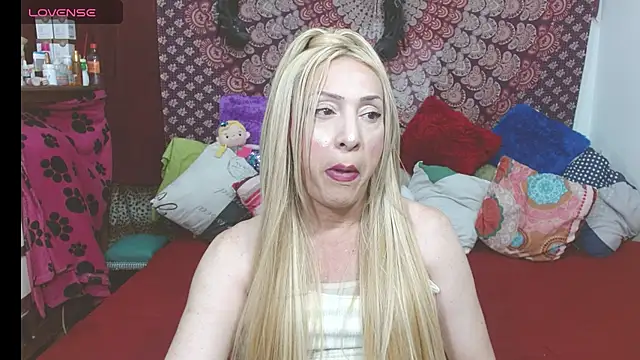 Snapshot of elena_evans chatting on September 30, 4:01 pm elena evans online show from September 30, 4:01 pm
