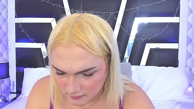 Snapshot of katya_kozlov chatting on October 3, 12:51 am katya kozlov online show from October 3, 12:51 am