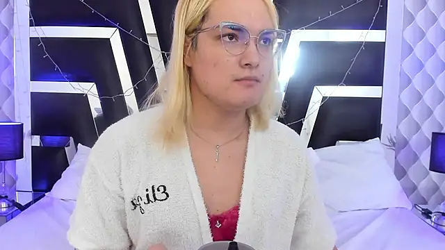 Snapshot of katya_kozlov chatting on November 13, 2:10 am katya kozlov online show from November 13, 2:10 am