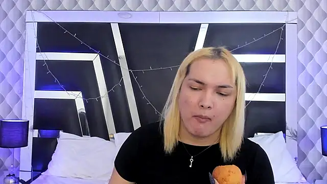 Snapshot of katya_kozlov chatting on November 19, 3:06 am katya kozlov online show from November 19, 3:06 am