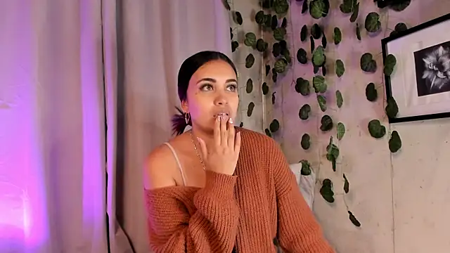 Snapshot of aisha_es chatting on February 19, 11:04 pm aisha es online show from February 19, 11:04 pm