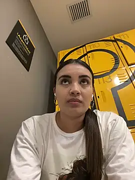 Snapshot of aisha_es chatting on March 12, 1:58 am aisha es online show from March 12, 1:58 am