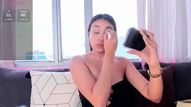 Snapshot of aisha_es chatting on September 28, 1:49 pm aisha es online show from September 28, 1:49 pm