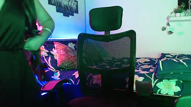 The Divine Love online show from December 1, 7:14 pm