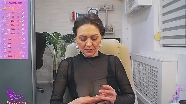 EllaMilf  online show from February 22, 7:34 am