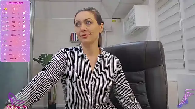 EllaMilf  online show from February 24, 11:41 pm