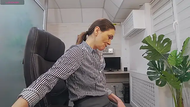 EllaMilf  online show from March 3, 12:37 pm