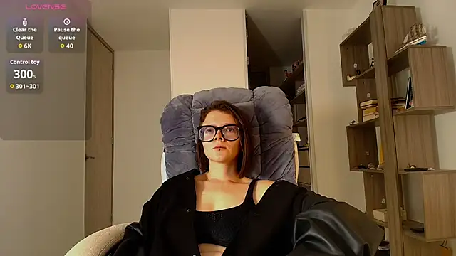 Snapshot of Arya_starrk chatting on November 6, 2:18 pm Arya starrk online show from November 6, 2:18 pm