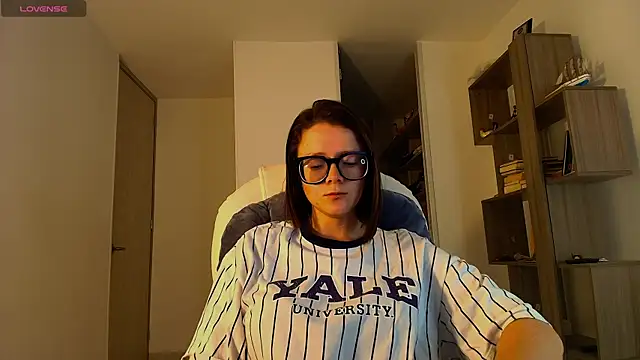 Snapshot of Arya_starrk chatting on December 4, 11:41 am Arya starrk online show from December 4, 11:41 am