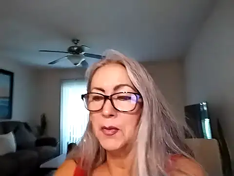 Snapshot of EvaRobinson chatting on June 10, 2:49 pm EvaRobinson online show from June 10, 2:49 pm