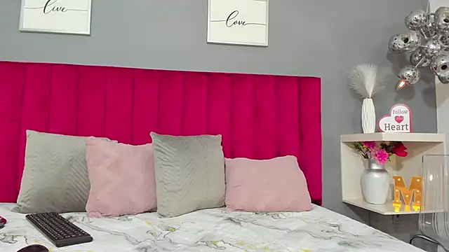 Snapshot of MauraGray chatting on February 19, 12:03 am MauraGray online show from February 19, 12:03 am