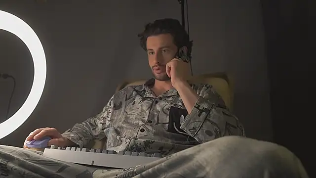 Keen   Luckystrike online show from March 17, 9:45 pm