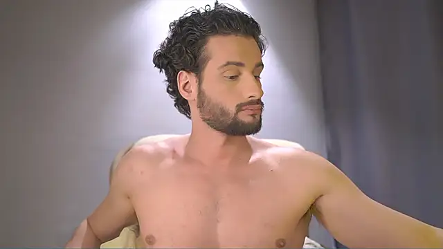 Keen   Luckystrike online show from February 13, 3:30 pm