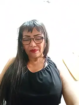 kelly dirty  online show from July 13, 7:05 pm