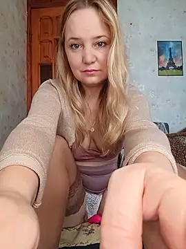 ImyoursLilu32 online show from June 7, 10:41 am