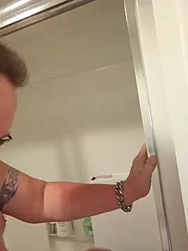 Snapshot of Littledick007007 chatting on December 4, 10:24 am Littledick007007 online show from December 4, 10:24 am