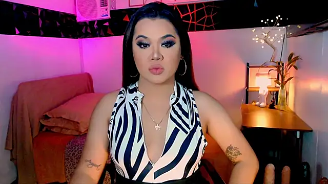 Snapshot of asiankatyhuge chatting on November 3, 11:48 pm asiankatyhuge online show from November 3, 11:48 pm