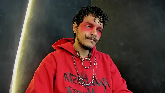 Snapshot of die_mond chatting on December 1, 3:17 pm die mond online show from December 1, 3:17 pm