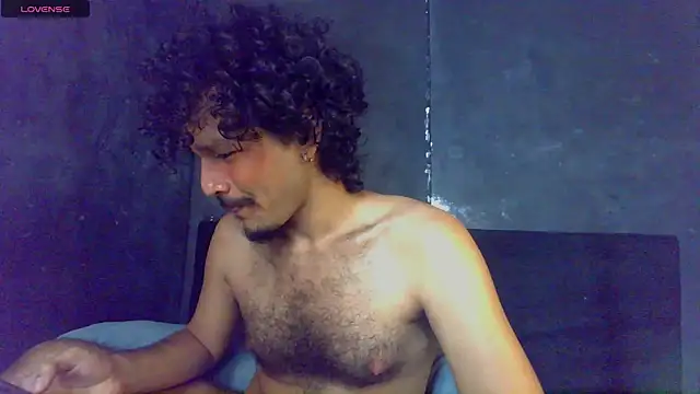 Snapshot of die_mond chatting on June 3, 2:33 pm die mond online show from June 3, 2:33 pm
