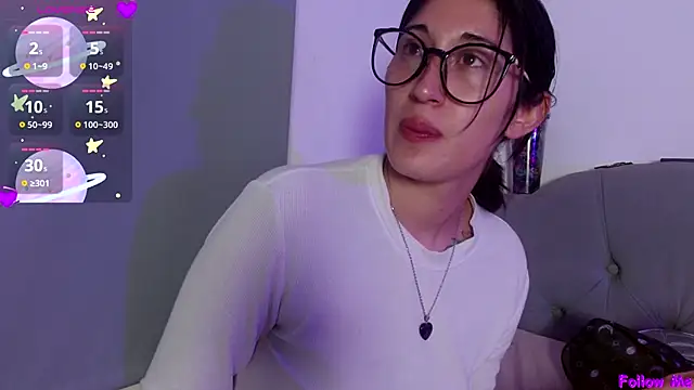 Snapshot of Red-moon1 chatting on October 17, 4:26 am Red-moon1 online show from October 17, 4:26 am