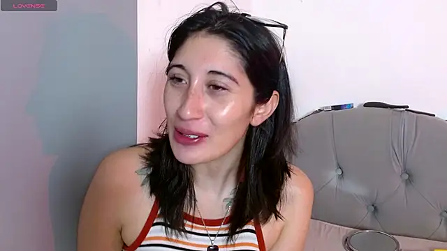 Snapshot of Red-moon1 chatting on October 23, 4:12 am Red-moon1 online show from October 23, 4:12 am